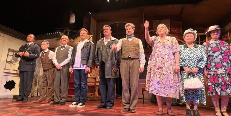 Teatteriarvio Tampereen teatteri Frenckell Sarjahurmaajat