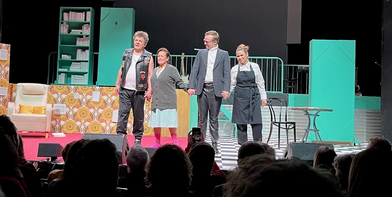 Tampereen Työväen Teatteri (Salmelainen): Itseen kirjoitettu