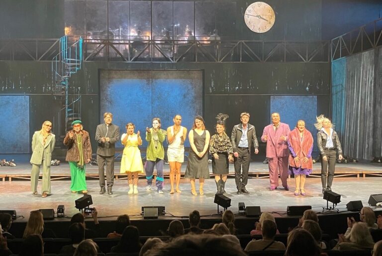 Brecht Lahden kaupunginteatteri Kolmen pennin ooppera Bertolt teatteriarvio teatteriarvostelu arvio arvostelu kulttuuriblogi teatteriblogi