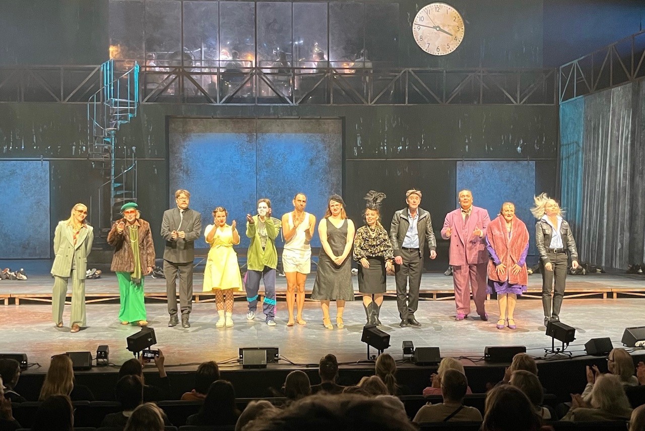 Brecht Lahden kaupunginteatteri Kolmen pennin ooppera Bertolt teatteriarvio teatteriarvostelu arvio arvostelu kulttuuriblogi teatteriblogi