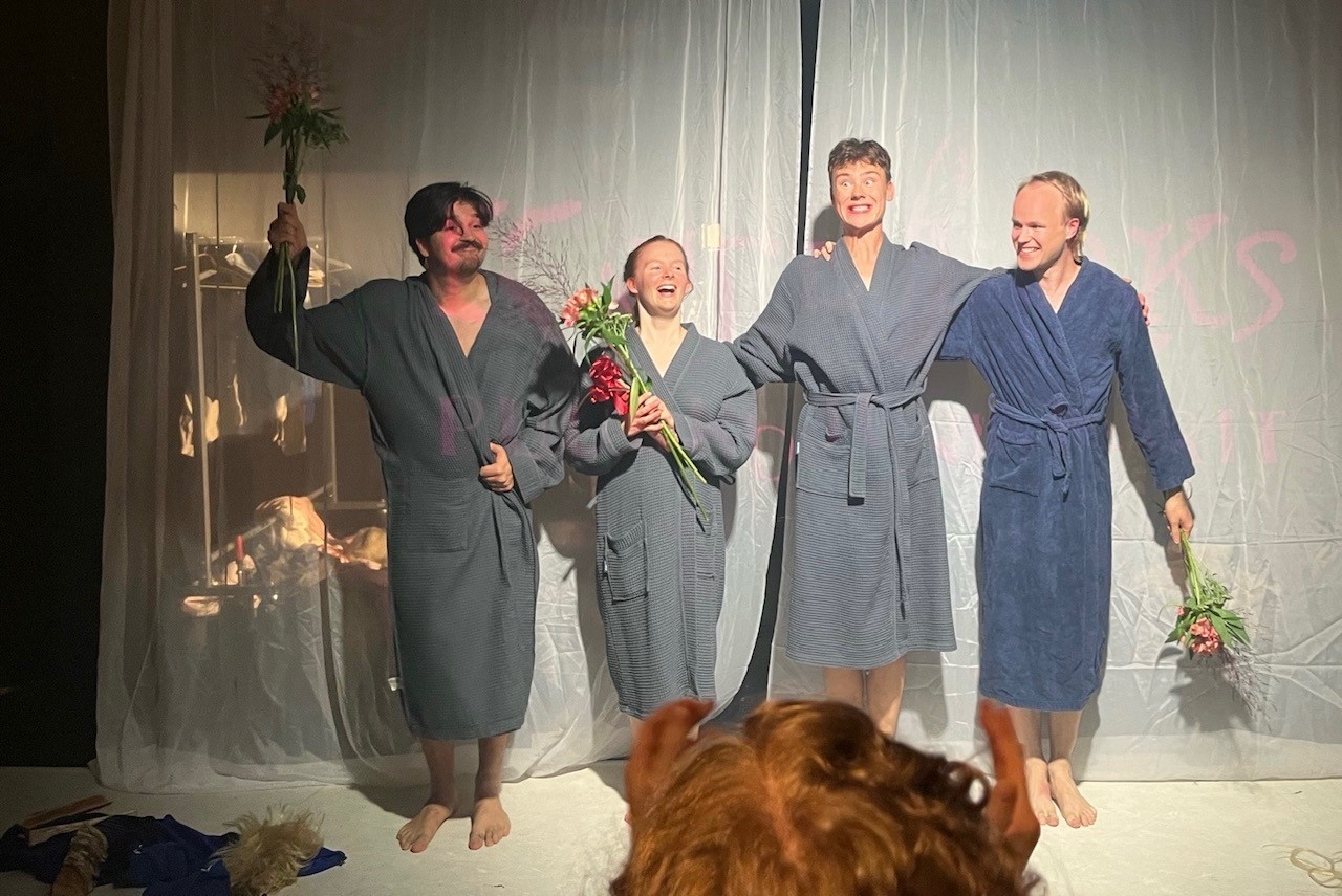 Knife jerks Teatteri Telakka Näty Uudet tekijät Puukkojunkkarit teatteriarvio teatteriarvostelu arvio arvostelu teatteriblogi kulttuuriblogi Tampere