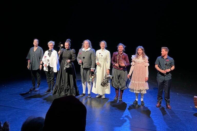 High tide Kauri Honkakoski Company Stoa fyysinen teatteri miiminen teatteri teatteriarvio teatteriarvostelu arvio arvostelu kulttuuriblogi teatteriblogi